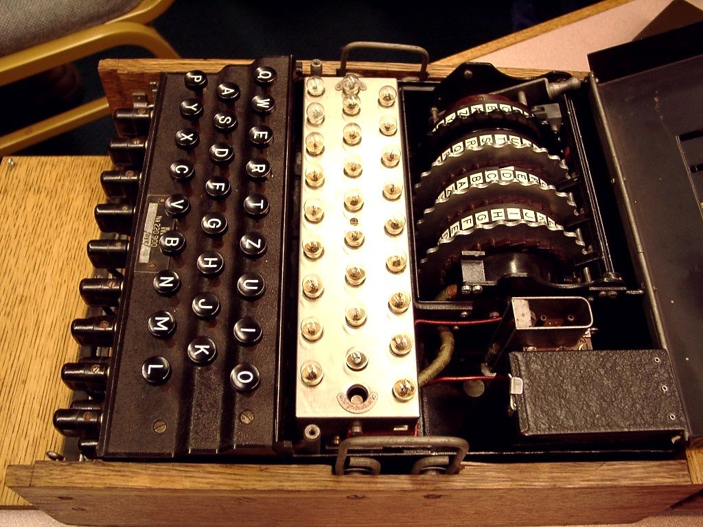 Programming the Shor's Algorithm to Crack the RSA Cryptography